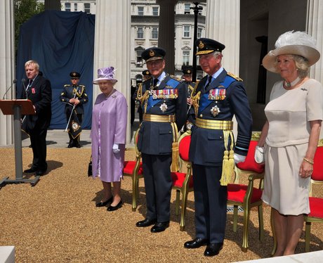 Queen Elizabeth II unveils the Bomber Command Memo