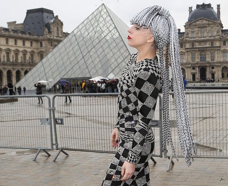 lady-gaga-grey-wig-paris-fashion-week-20